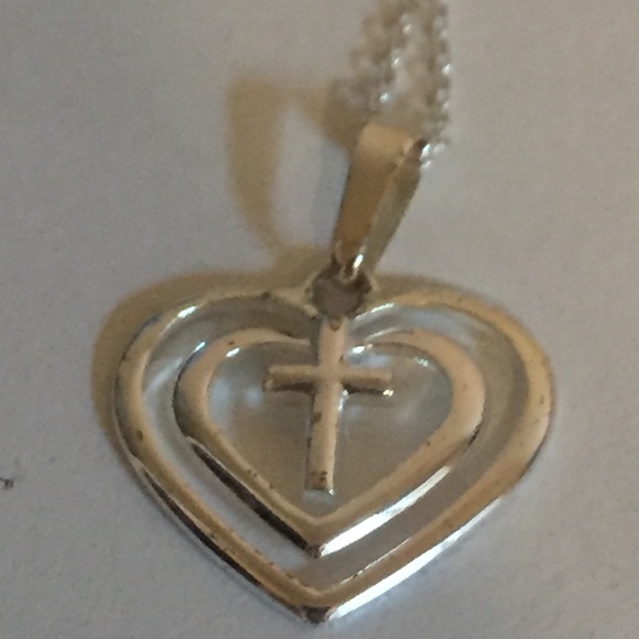Heart shaped necklace worn like 3 times - Picture 1 of 2